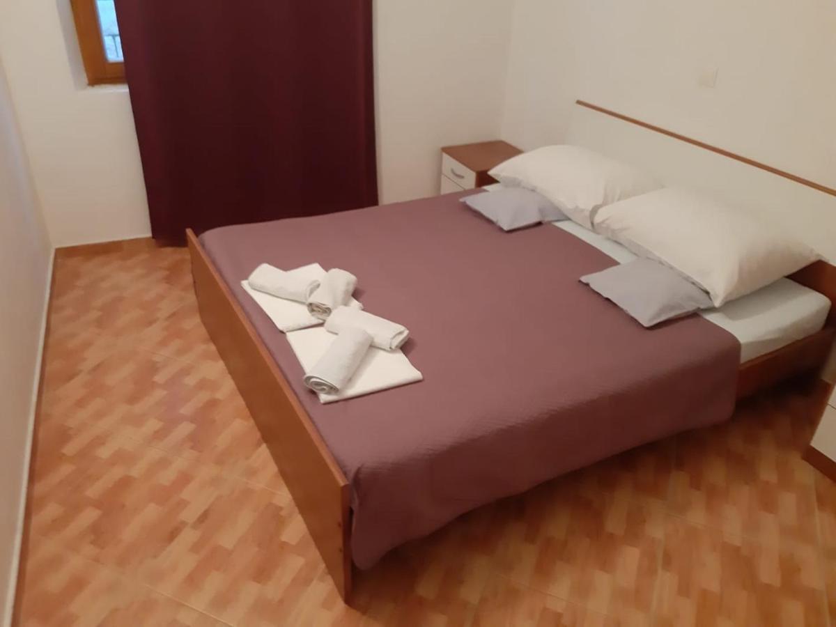 Apartments Knezic Igrane Exterior foto
